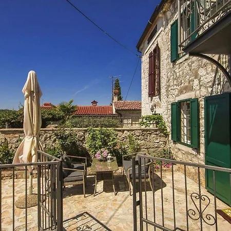 펜션 Rustikales Steinhaus Nur 300 Meter Zum Mit Meerblick, Grill, Terrasse 브르사르