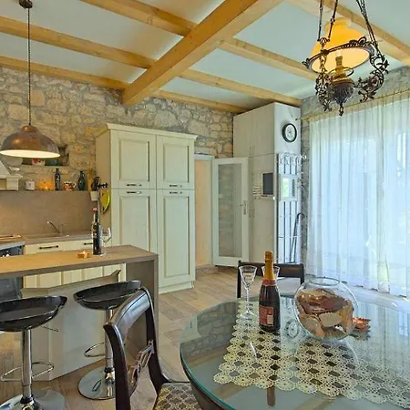 Rustikales Steinhaus Nur 300 Meter Zum Mit Meerblick, Grill, Terrasse Dom wakacyjny