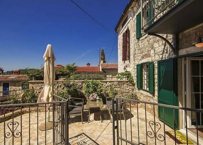 펜션 Rustikales Steinhaus Nur 300 Meter Zum Mit Meerblick, Grill, Terrasse 브르사르