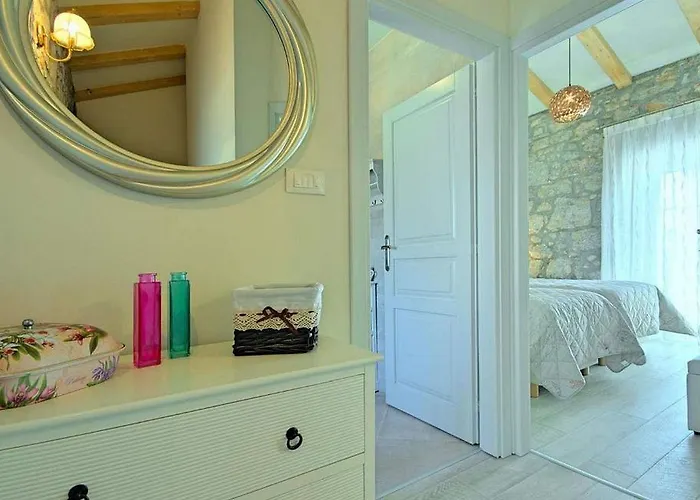 Rustikales Steinhaus Nur 300 Meter Zum Mit Meerblick, Grill, Terrasse 브르사르