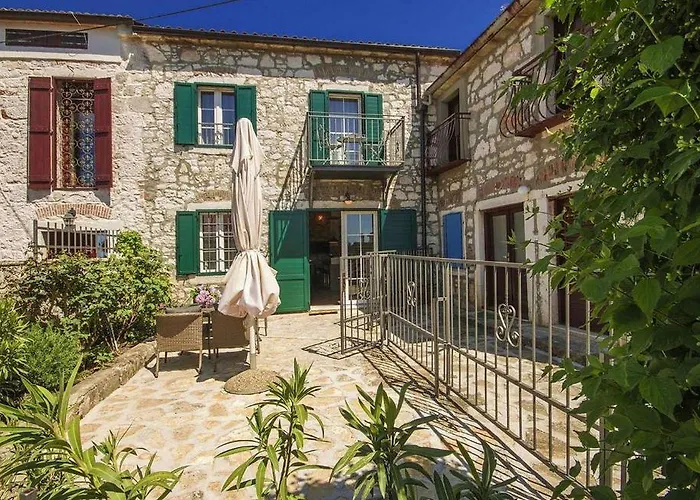 펜션 Rustikales Steinhaus Nur 300 Meter Zum Mit Meerblick, Grill, Terrasse 브르사르