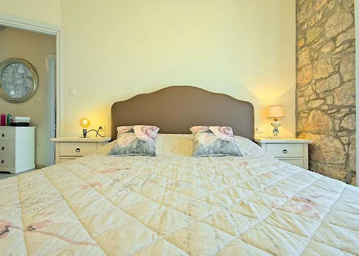 Rustikales Steinhaus Nur 300 Meter Zum Mit Meerblick, Grill, Terrasse 브르사르