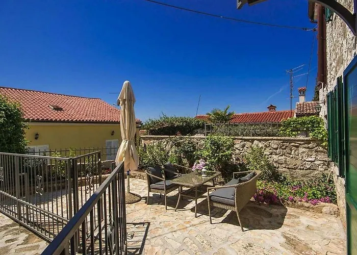 펜션 Rustikales Steinhaus Nur 300 Meter Zum Mit Meerblick, Grill, Terrasse 브르사르